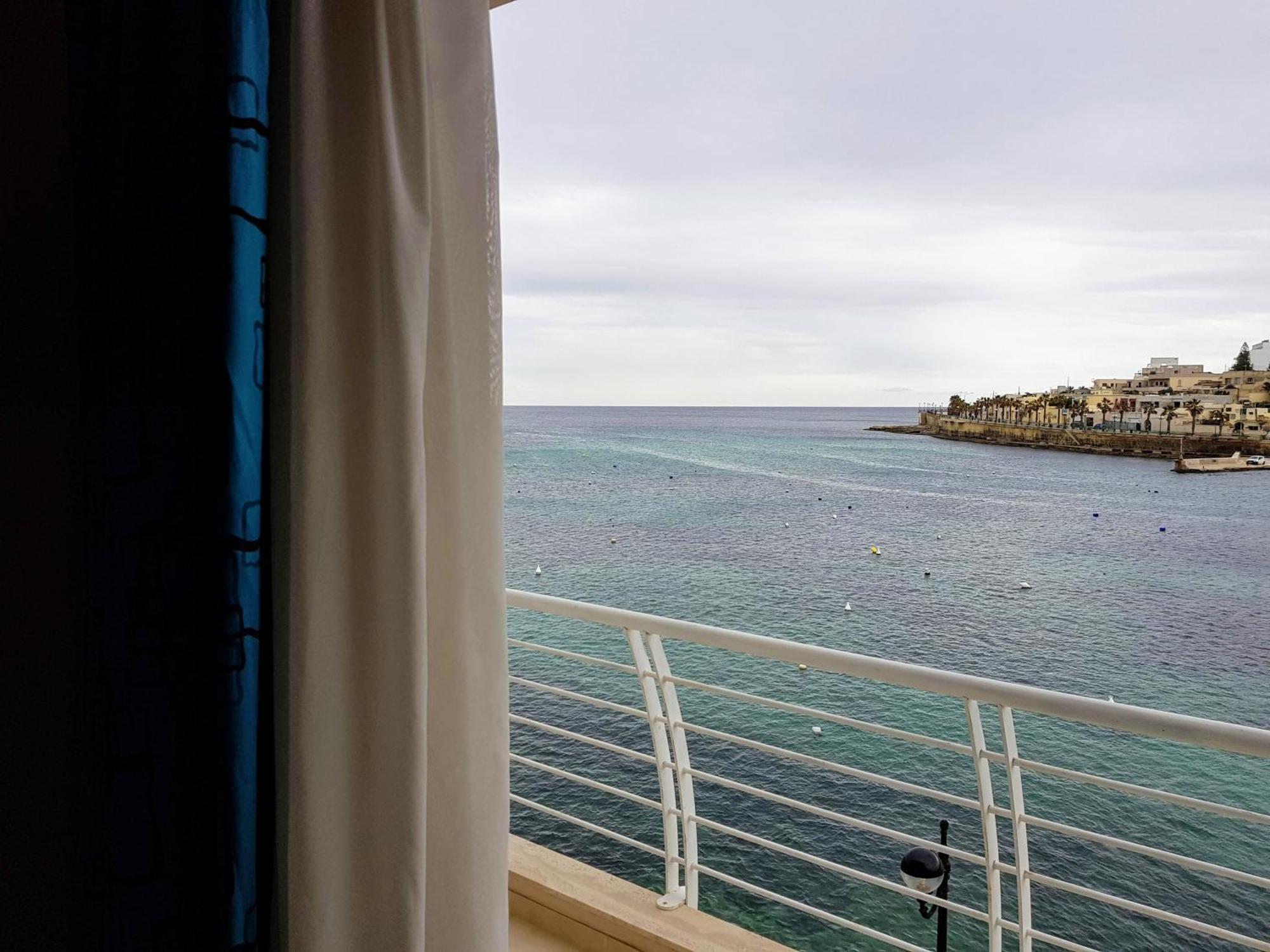 Riviera Holiday Apartments - Seafront - Wifi Marsaskala Eksteriør billede
